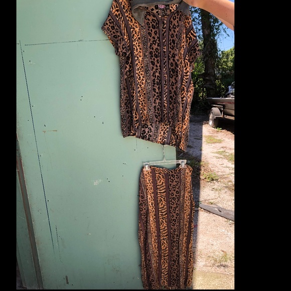 Size 40, two piece set - Picture 1 of 3